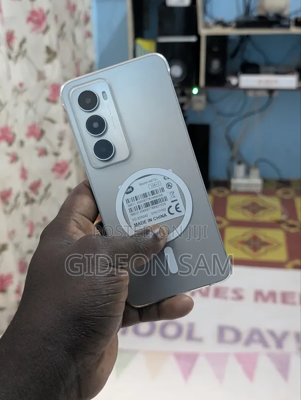 Itel A100 128GB Silver - 1