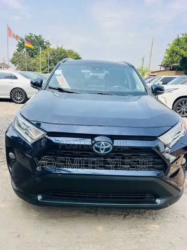2021 Toyota RAV4 XLE Hybrid - 1