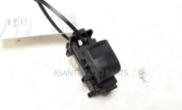 Toyota Vitz Power Window Switch (Used) - 1