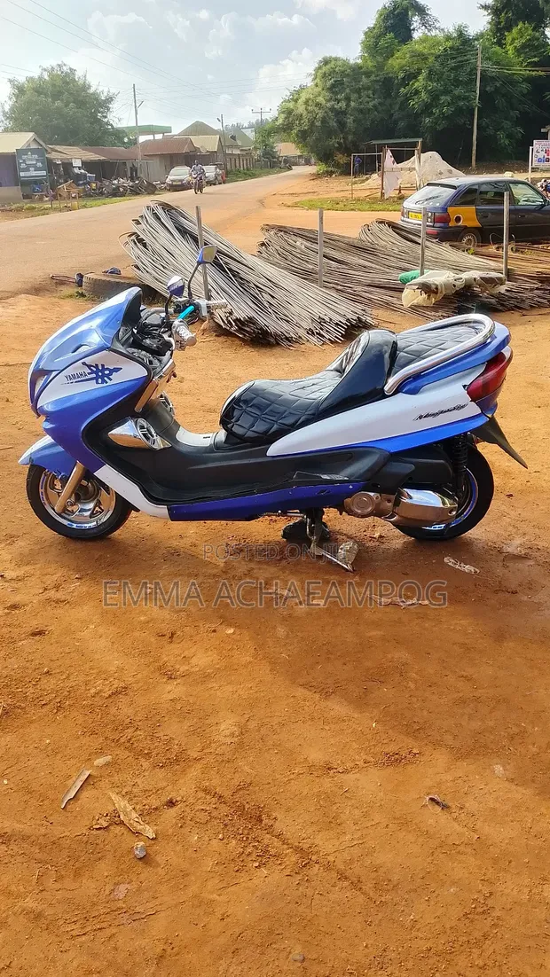 Yamaha Majesty 250cc Scooter - Blue - 1
