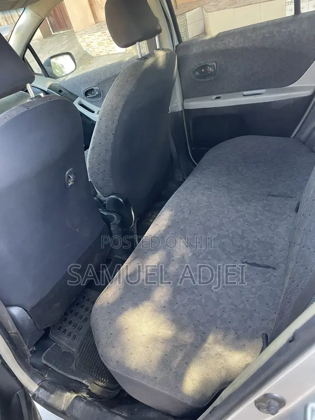 Toyota Vitz 2010 Silver - 1