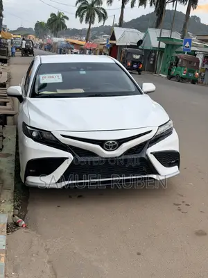 2022 Toyota Camry SE Nightshade White