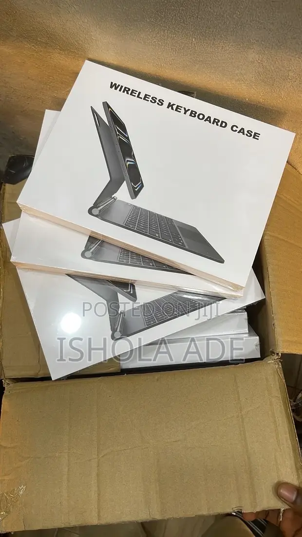 iPad M4 13-inch with Magic Keyboard - 1