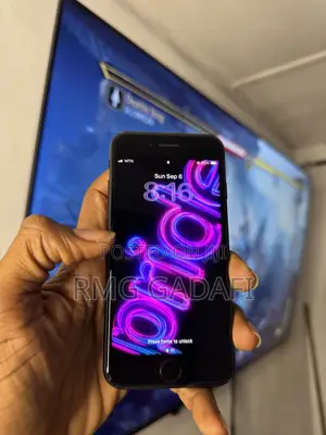 New Apple iPhone SE (2022) 64GB Black