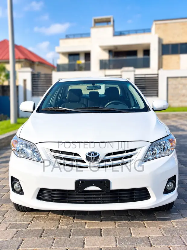 Toyota Corolla LE Special Edition 2013 White - 1