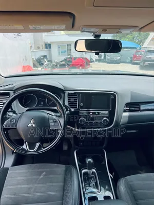 Mitsubishi Outlander Interior Console