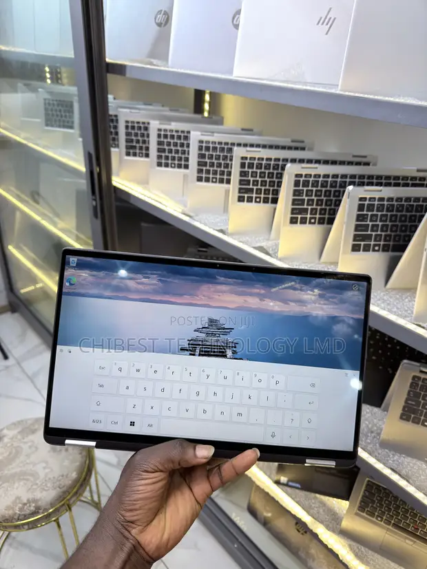 Dell Latitude 7400 2-in-1 Laptop - 1