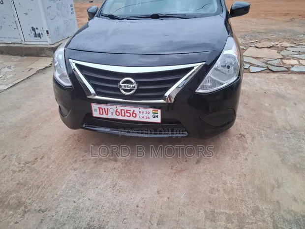 Nissan Versa 2017 Black - 1
