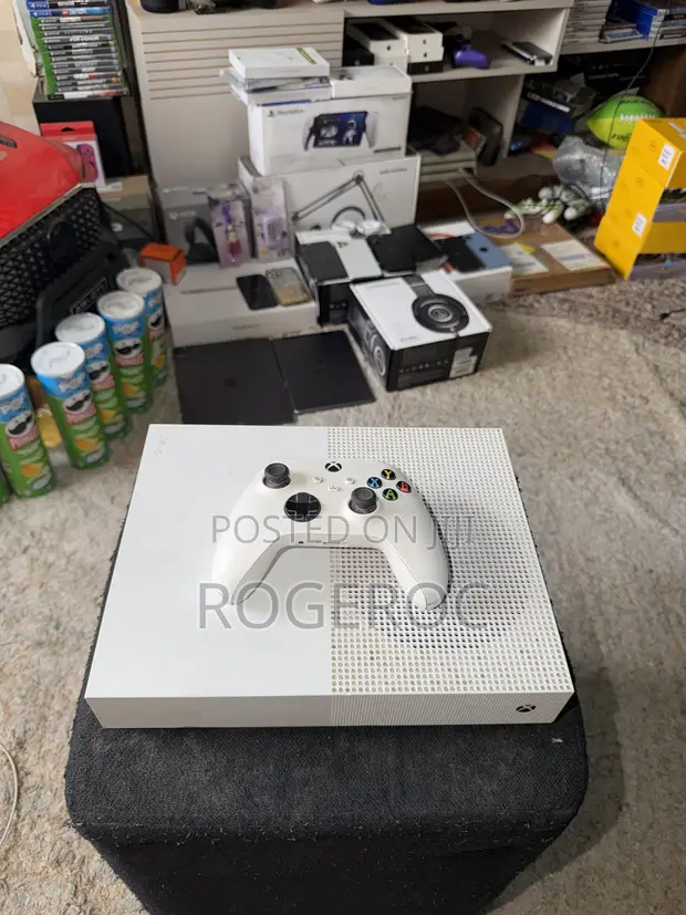 Xbox One S 500GB with Games - 1