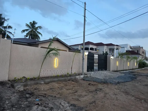 5 Bedroom House for Rent in Tseaddo - 1