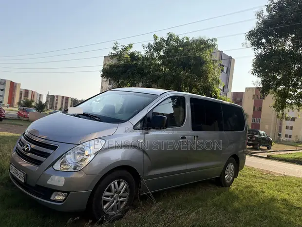 Hyundai Starex 2016 Silver - 1