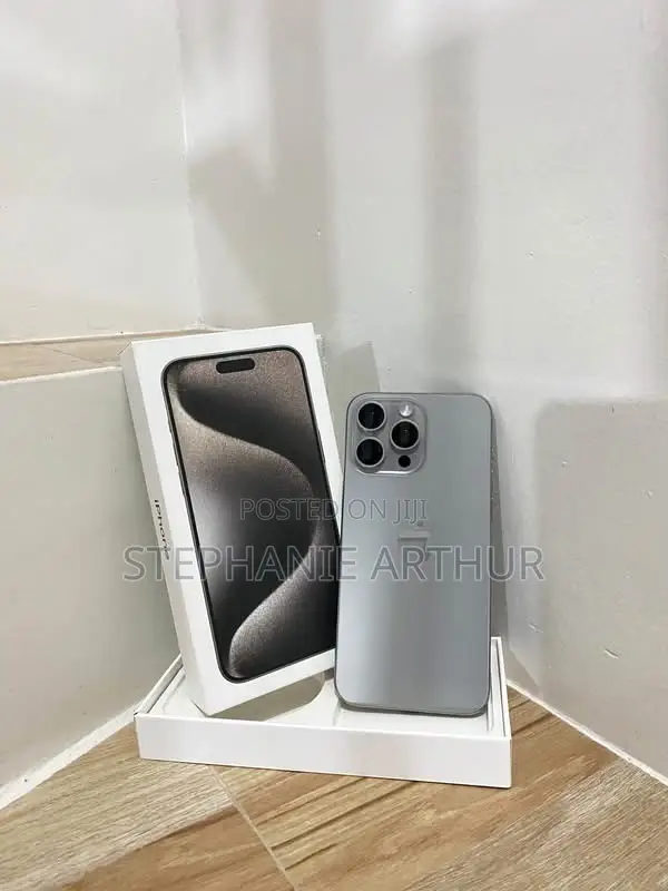Apple iPhone 15 Pro Max 256GB Gray - 1