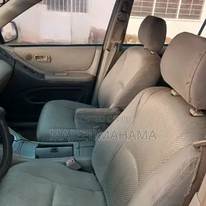 2004 Toyota Highlander Base FWD SUV