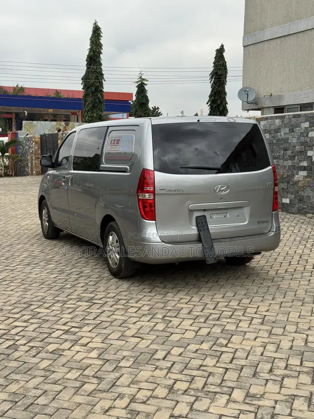 Hyundai H200 2016 Gray - 1