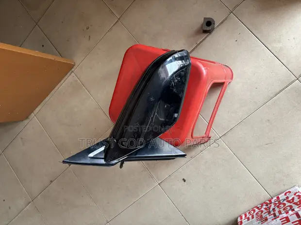 Honda Civic Right Side Mirror (Used) - 1