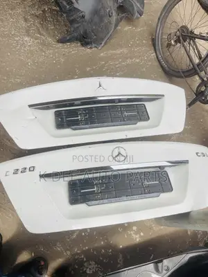 Mercedes-Benz C250 Boot
