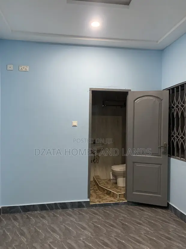 3 Bedroom Apartment for Rent in Coastal Down, Spintex - 1