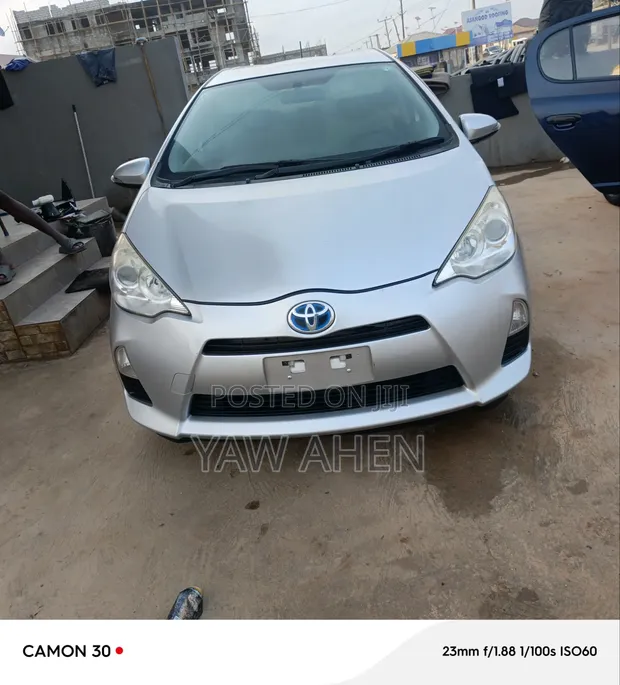 Toyota Aqua 2015 Silver - 1