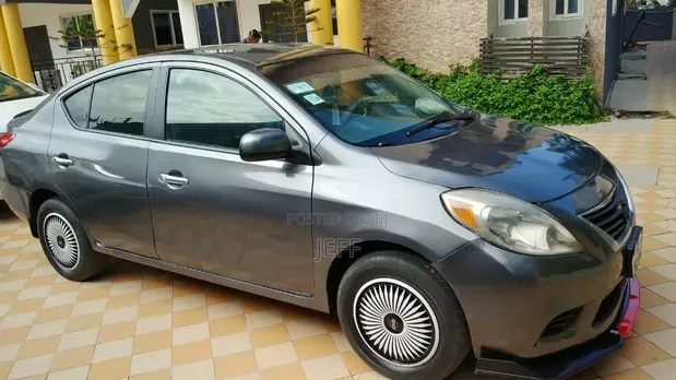 Nissan Versa 1.6 SV Sedan 2012 Gray - 1
