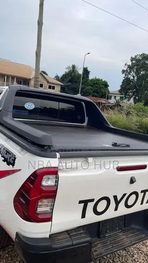 Toyota Hilux Retractable Bucket Cover (Roller)