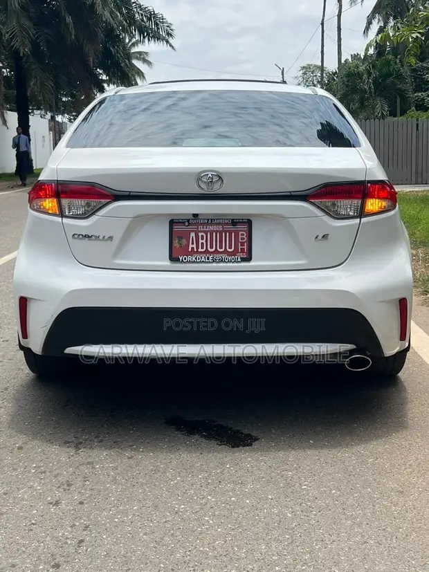 Toyota Corolla LE 2020 White - 1