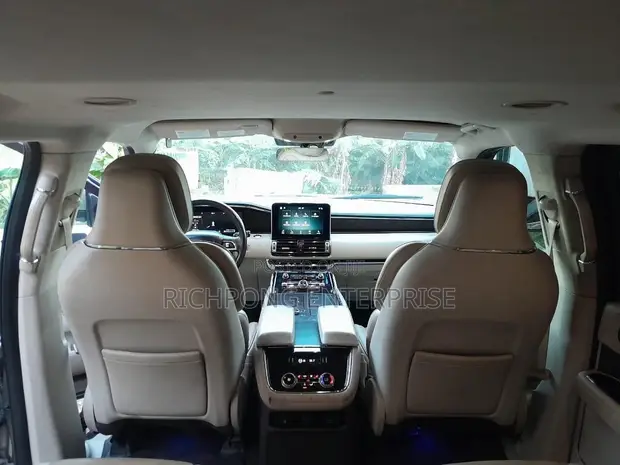Lincoln Navigator L 2019 Gold - 1