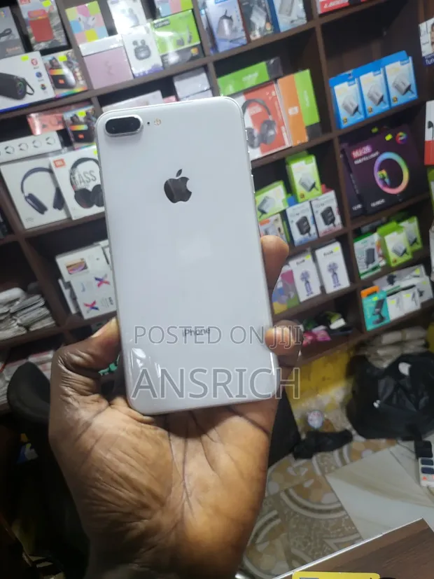 Apple iPhone 8 Plus 64GB White - 1