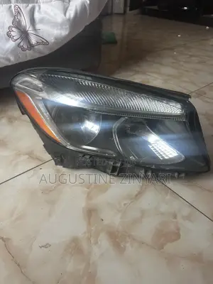 Mercedes-Benz GLA 250 Right Headlight