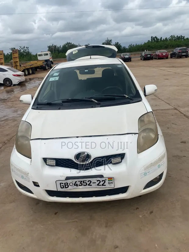 Toyota Yaris 1.3 VVT-i 2008 White - 1