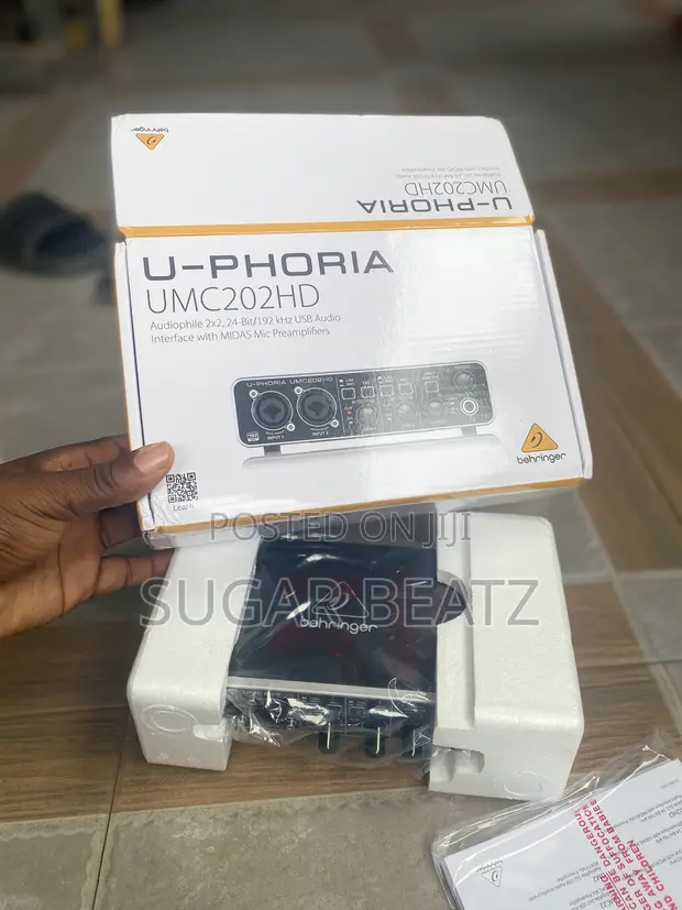 Behringer U-Phoria UMC202HD Audio Interface - 1