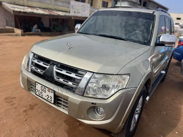 Mitsubishi Pajero 2015 Gray - 1