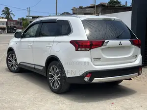 2015 Mitsubishi Outlander GT 3.0L V6 AWD White