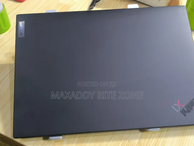 Lenovo ThinkPad X1 Carbon Gen 9 Laptop - 1