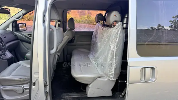 Hyundai Starex 2016 Grey - 1