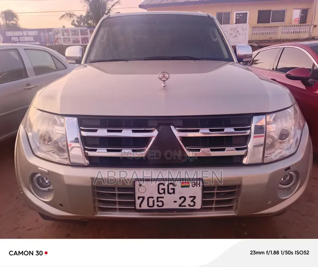 Mitsubishi Pajero 2016 Silver - 1