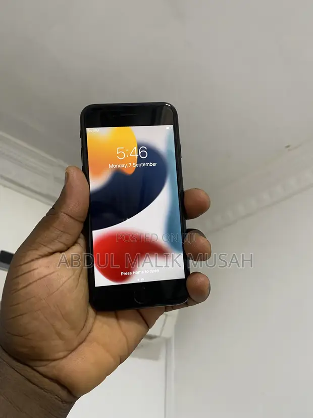 Apple iPhone 7 32GB Black (USA Used) - 1
