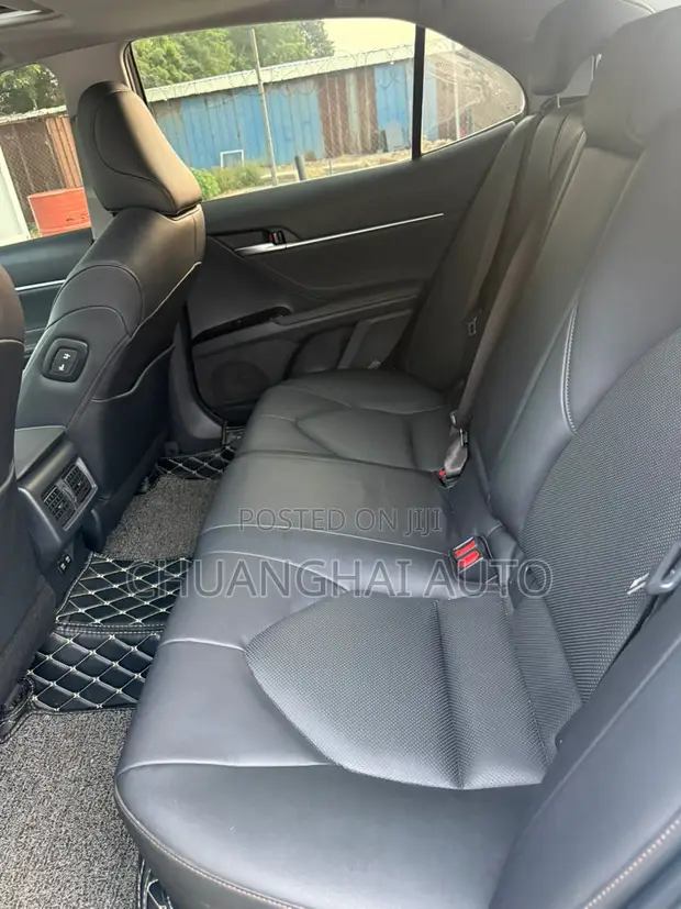 Toyota Camry 2018 White - 1