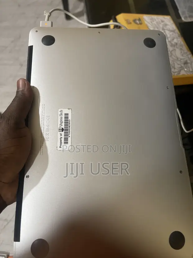Apple MacBook Air 13" (2015) 8GB RAM, 128GB HDD - 1