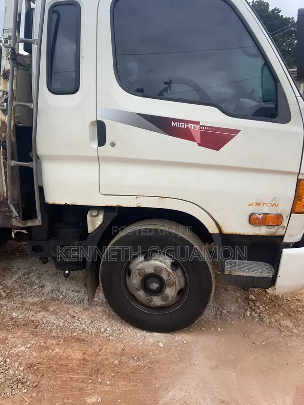 Hyundai Porter II 2011 White - 1