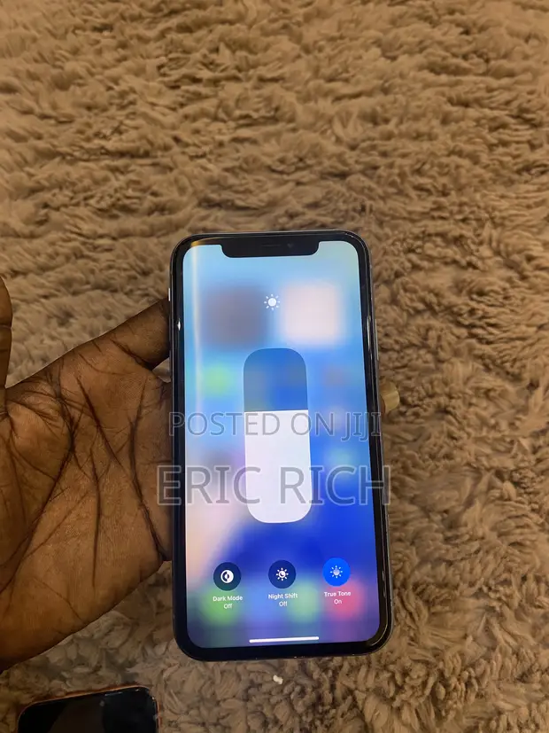 Apple iPhone XR 128GB Blue (UK Used) - 1