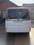Toyota Voxy V 2WD 8-Seater 2015 White - 2
