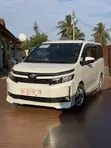 Toyota Voxy V 2WD 8-Seater 2015 White - 3