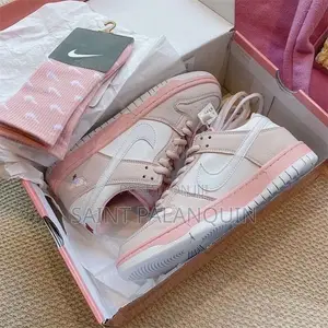 Nike SB Dunk Low 'Pink Pigeon' Sneakers