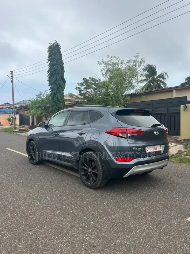 Hyundai Tucson 2018 Gray - 1