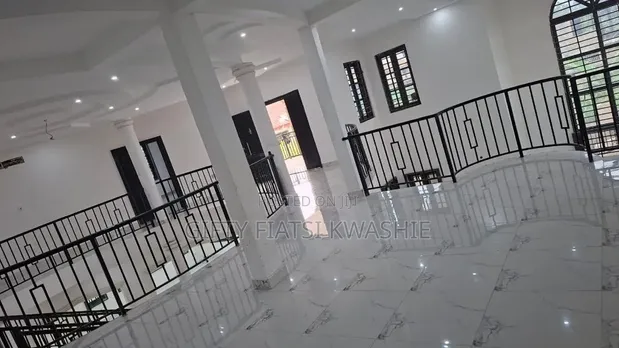 5 Bedroom Mansion for Sale in Apromase, Kumasi Metropolitan - 1