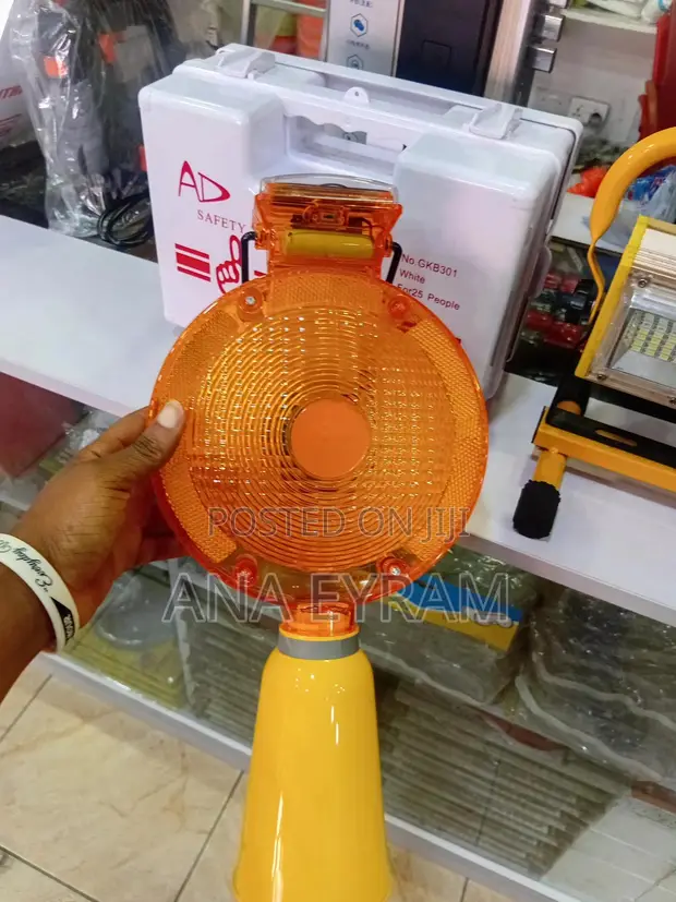 Solar Barricade Flashing Light - 1