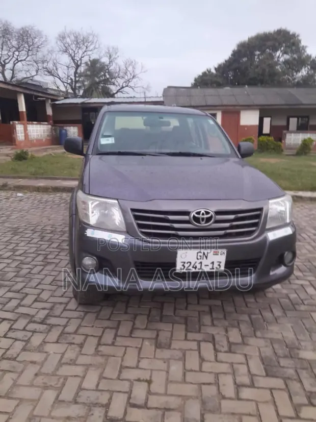 Toyota Hilux 2013 Gray - 1