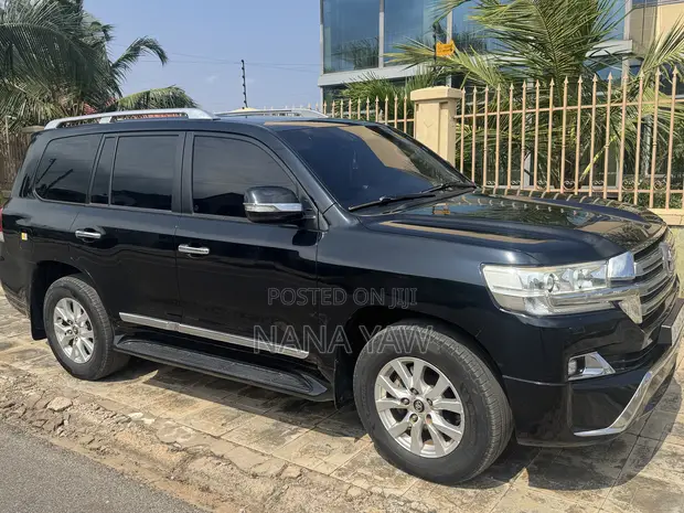 Land Cruiser V8 for Rental - 1