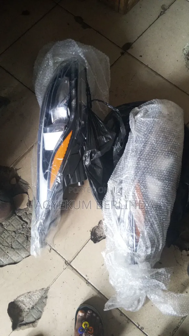 Hyundai Tucson 2015 Headlight (Pair) - 1