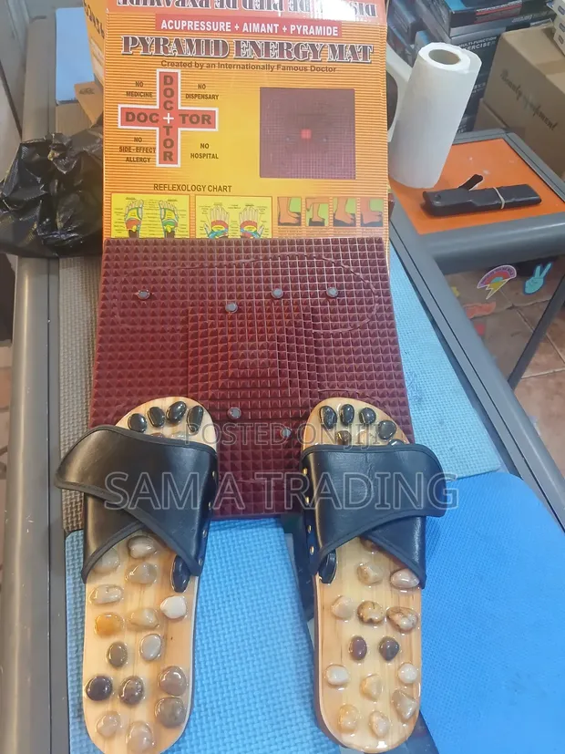 Pyramid Energy Mat and Acupressure Slippers Set - 1